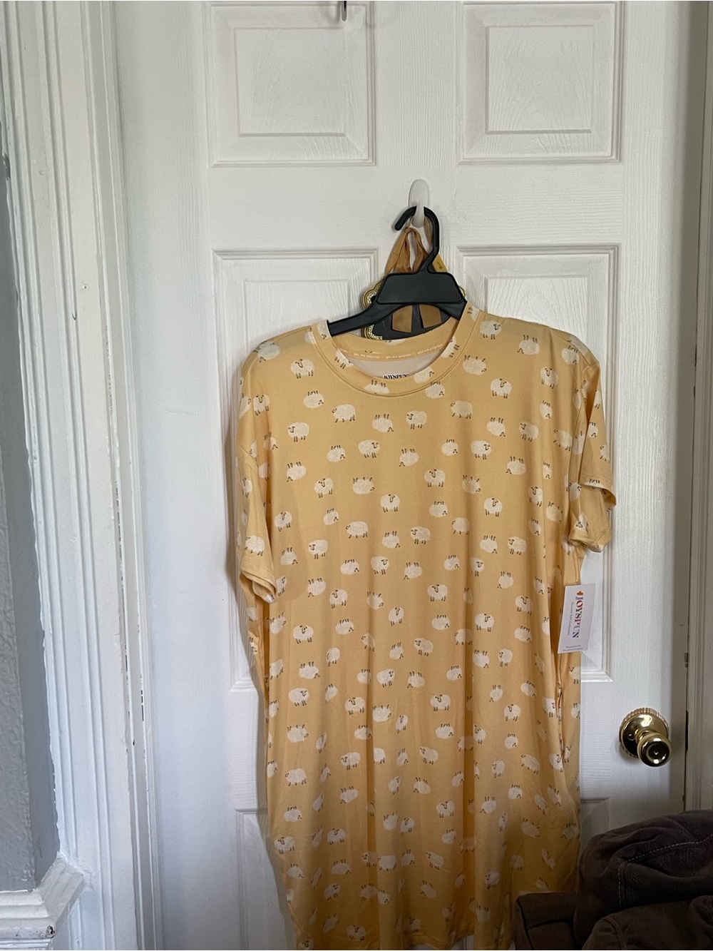 Men's Yellow Sheep Graphic Short Sleeve Tee